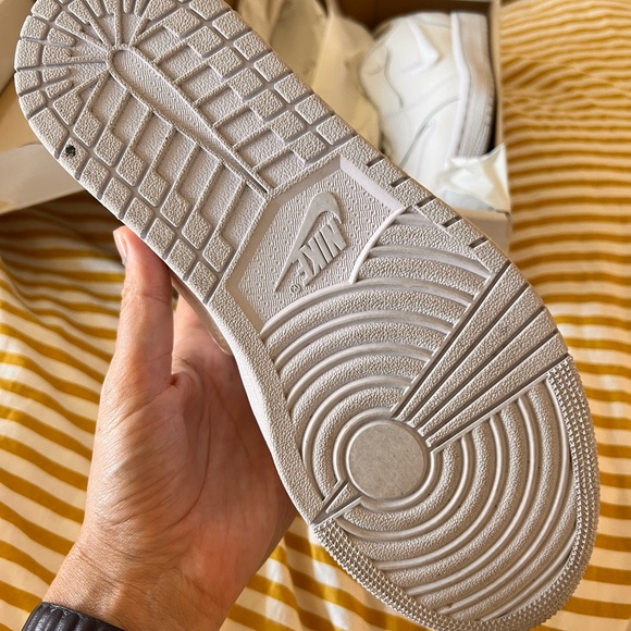 Women’s Air Jordan 1 ret low slip - Picture 5 of 11